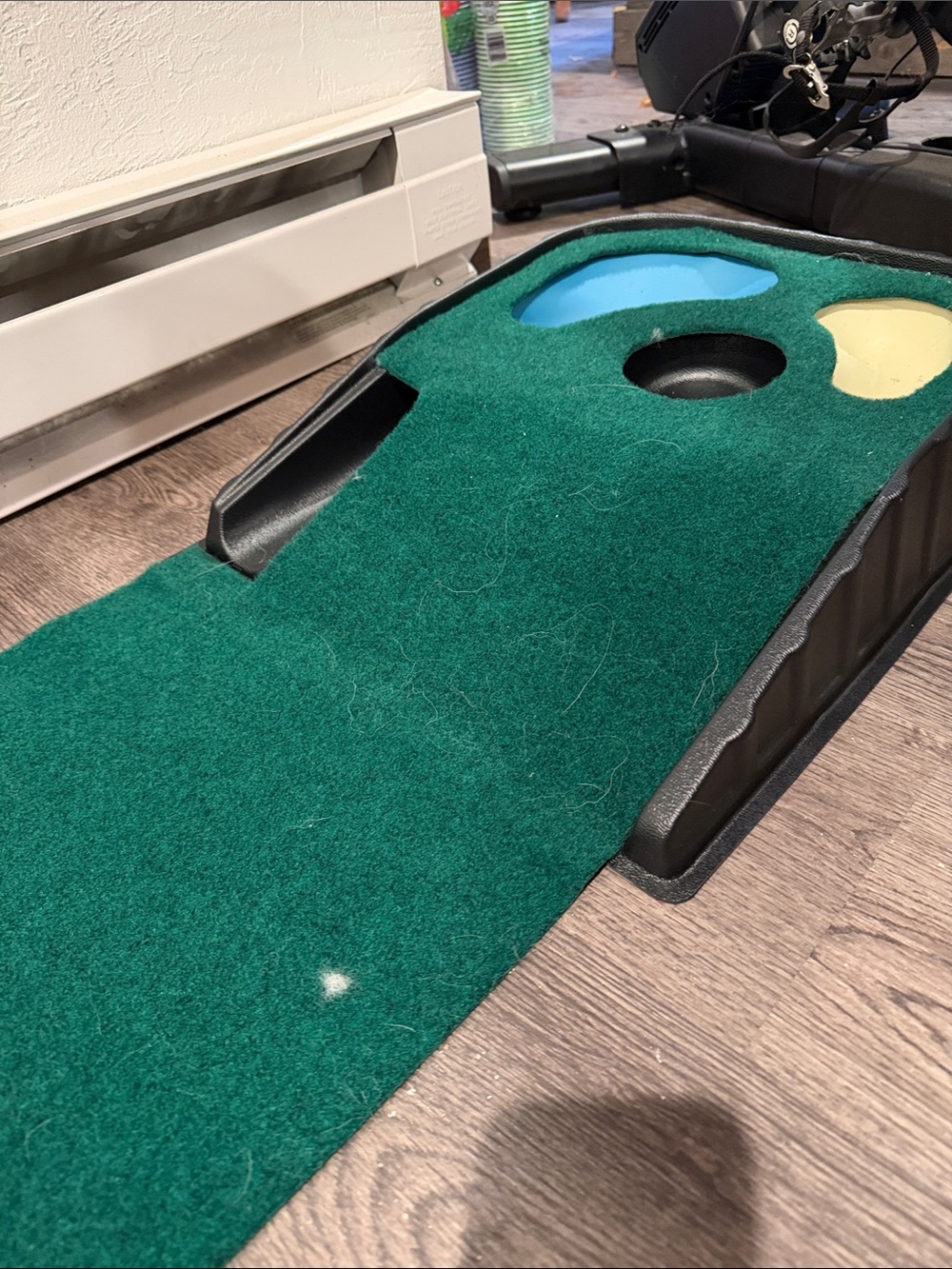 Brookstone Portable Putting Green Mat - Green